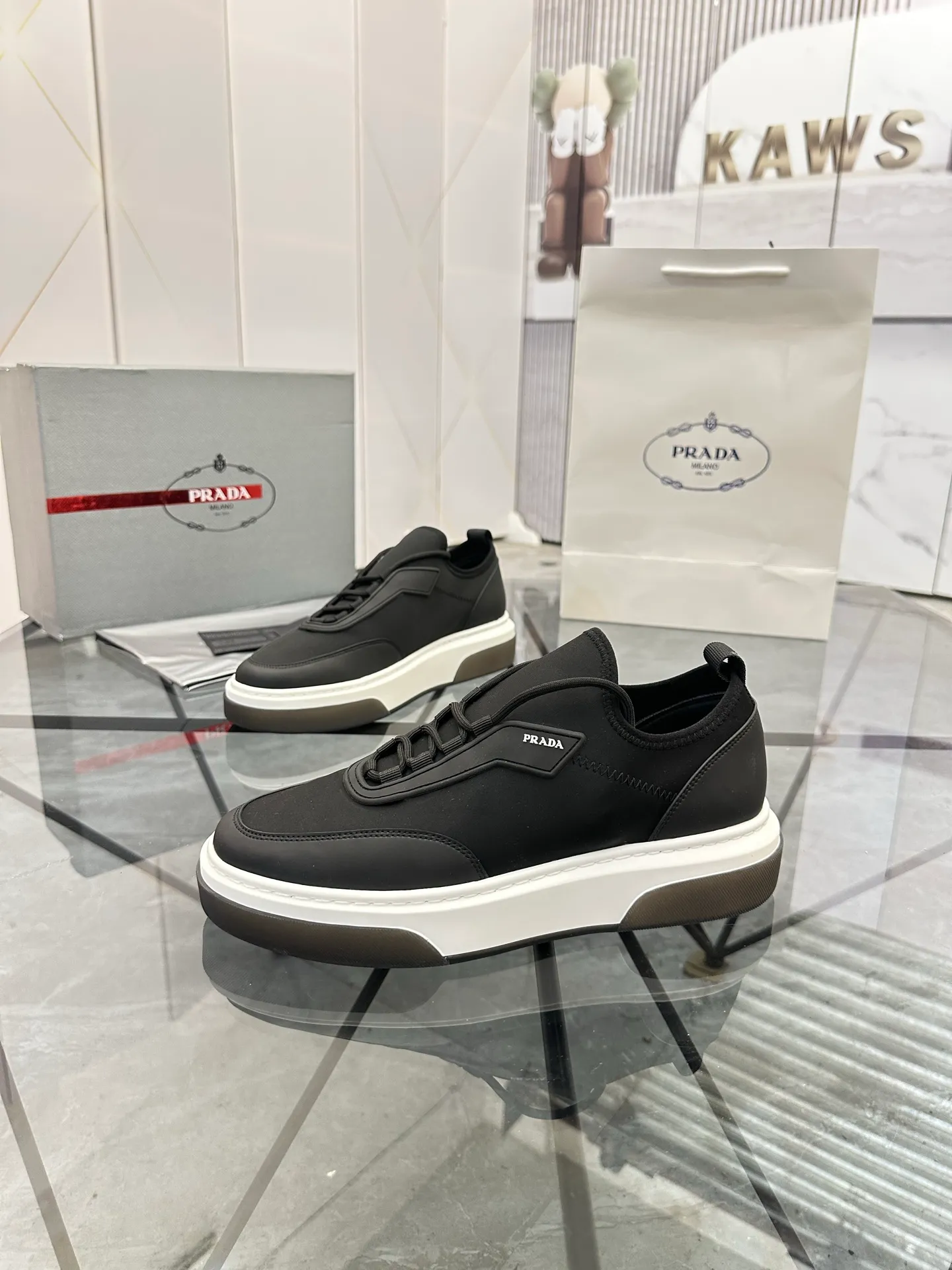 Men's shoes for sale 💰: 💰P600¥ High-end top quality Product trademark: Prada *"Prada*" low-top casual shoes Regular size: 38-45 (can be customized to 46) Product materials: Upper imported glue splicing original material, breathable lining, cowhide foot pads, original outsole. Number: 832